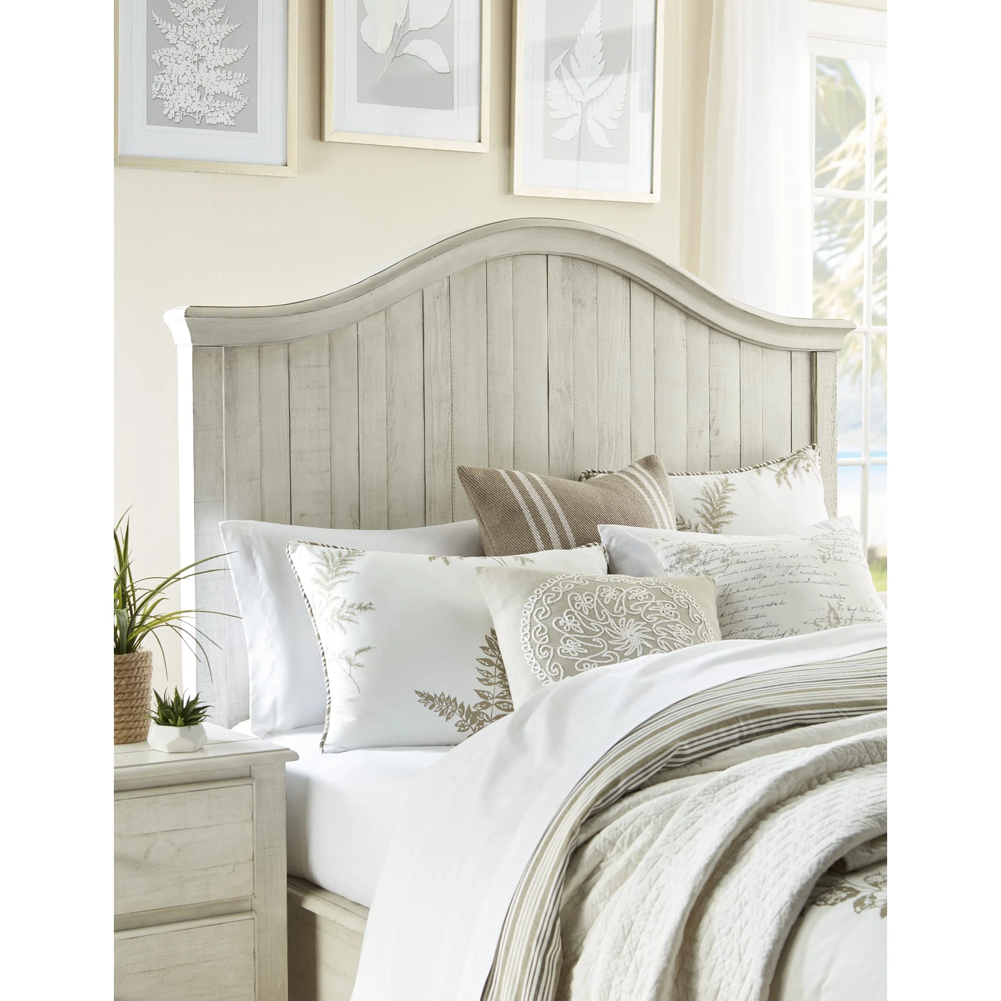 Ella Solid Wood Crown Bed in White Wash - Image 4